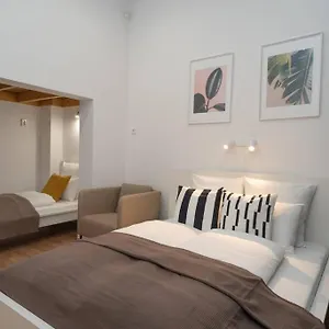 Located, 150 M2 5 Bedrooms Apt., , Budapest Hongrie